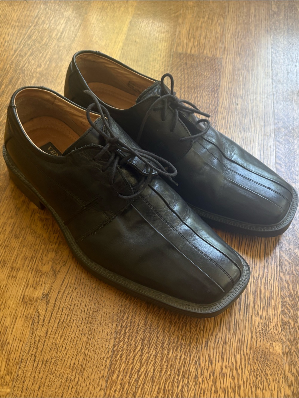 Men's Venturini Black Leather square toe Lace-Up loafers size 9M great condition